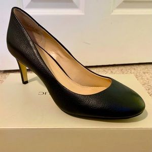 BR matte black leather Ivonne heels EUC